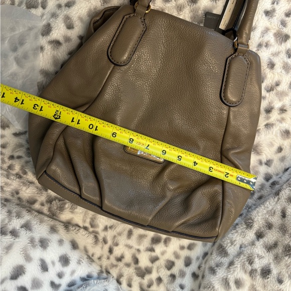 Marc Jacobs Q Fran Puma Taupe Italian Leather LG Shoulder Tote Bag - Picture 12 of 14